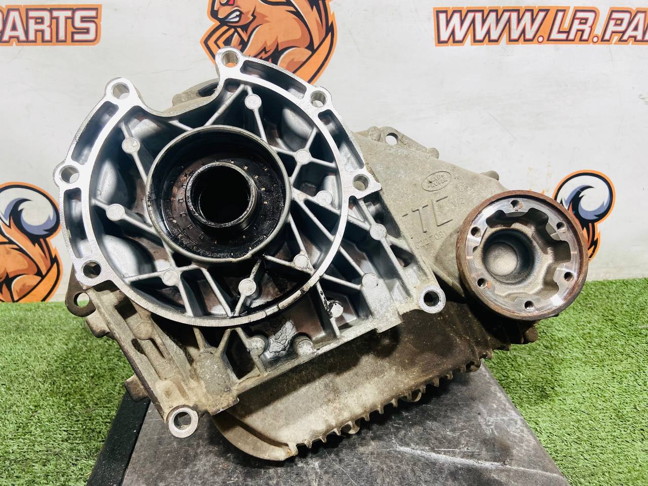 LR049160 Transfer case Range Rover L405 (2013-2023) Used cost 350 € in stock 1 pcs.