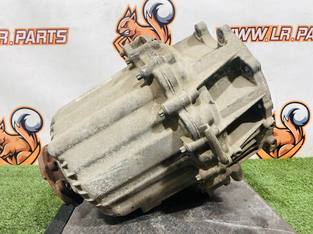 LR049160 Transfer case Range Rover L405 (2013-2023) Used cost 350 € in stock 1 pcs.