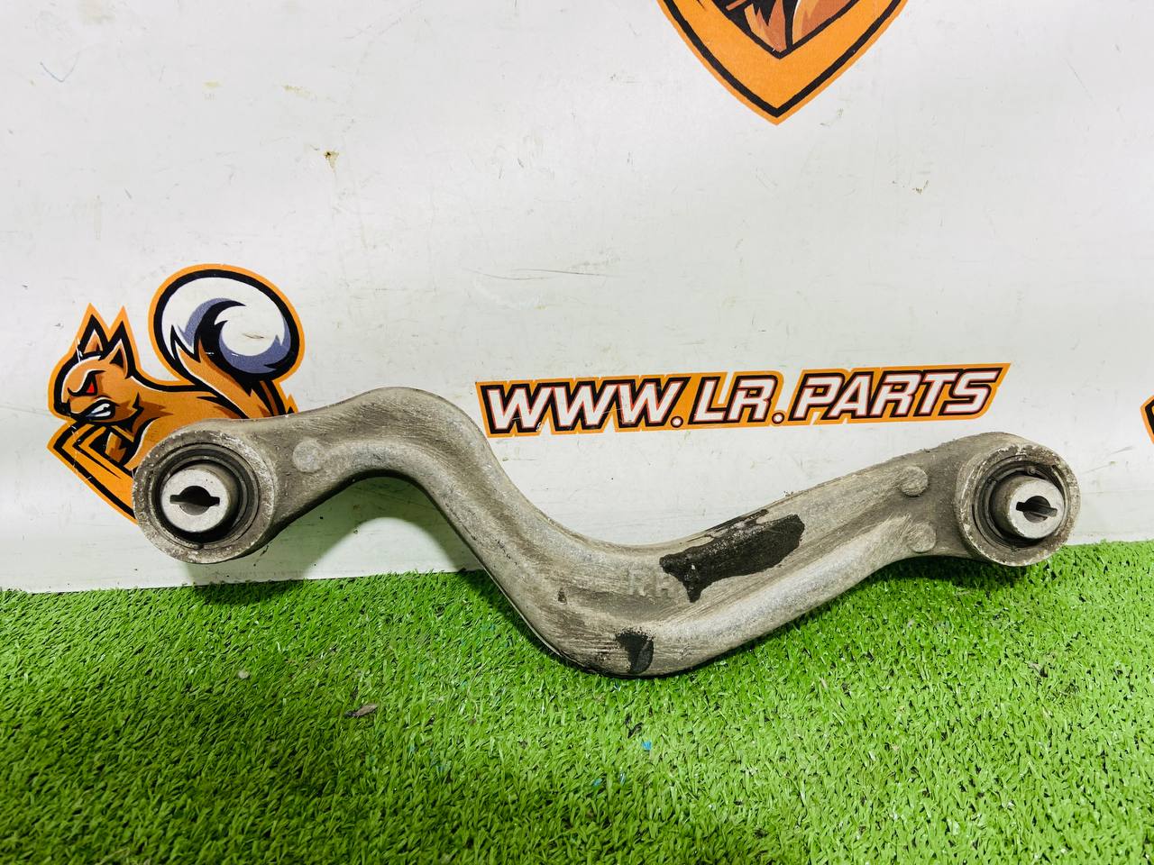 LR137509 Rear suspension arm upper right Land Rover Discovery Sport L550 (2015-) Used cost 50 € in stock 5 pcs.