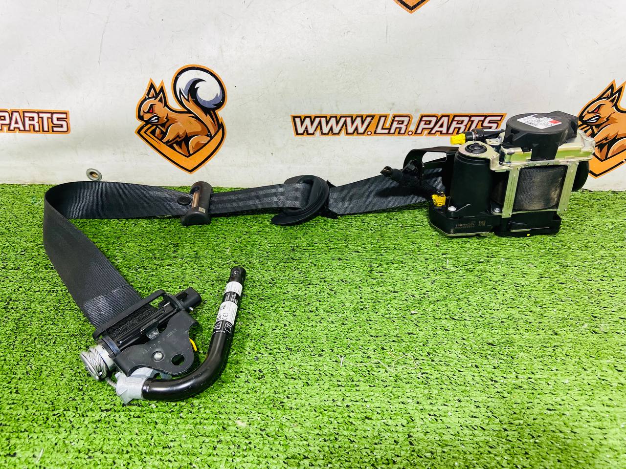 LR179571 Front left seat belt LHD with pyrotechnic device for Range Rover Sport L461 (2023-) Used cost 450 € in stock 2 pcs.