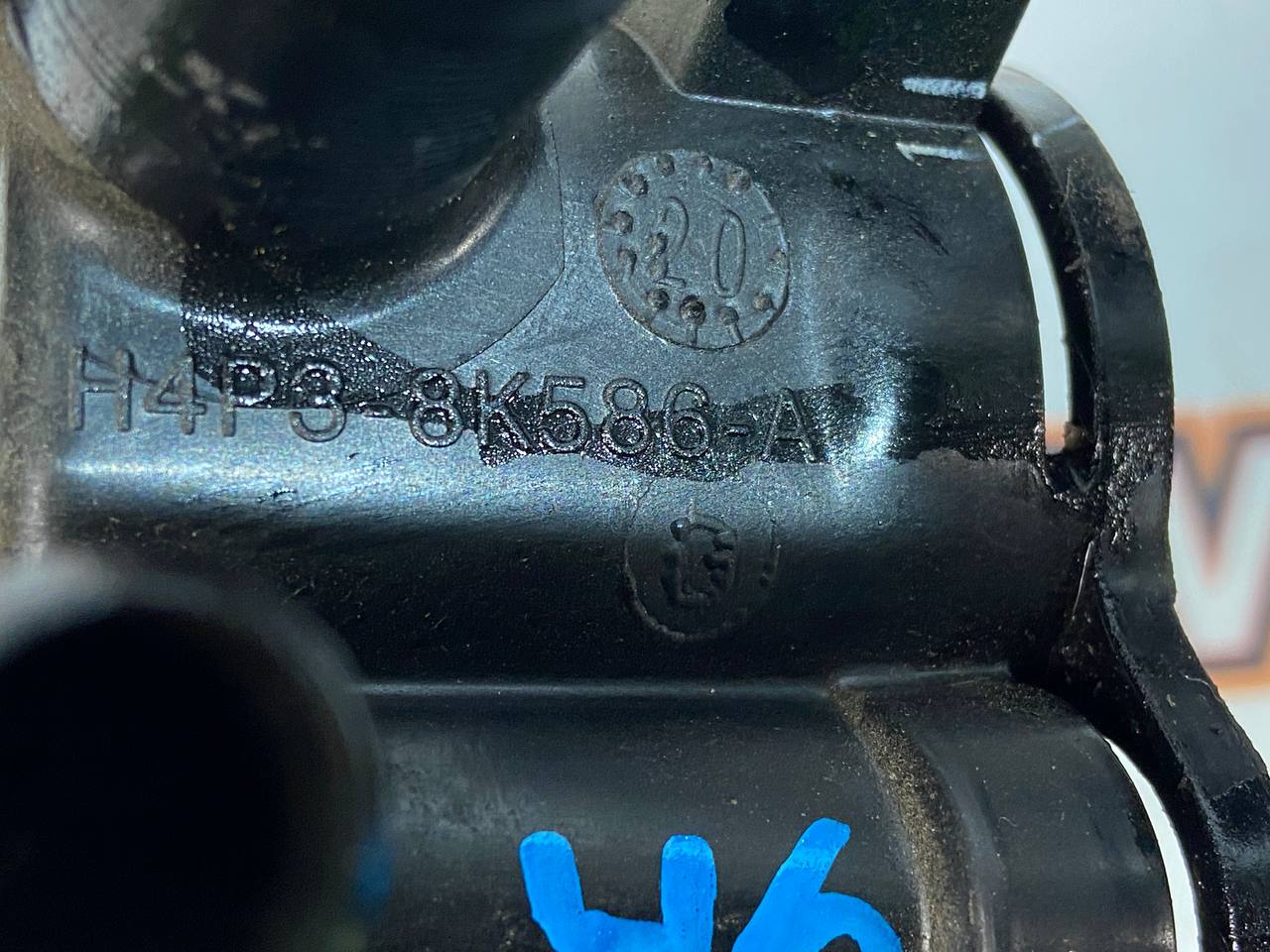 LR181892 Used Range Rover Evoque L538 coolant separator (2012-2018) cost 50 € in stock 1 pcs.