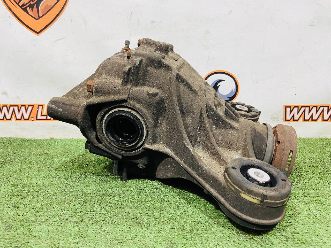 LR183131 Rear Reducer 3.23 Range Rover Velar L560 (2018-) Used - Image 40