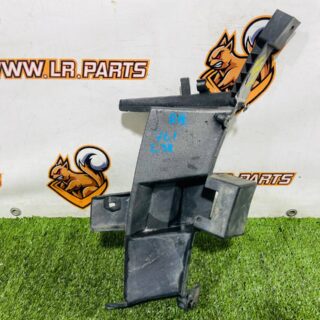 T4N12801 Right bumper mounting bracket Jaguar F-Pace X761 (2017-) Used cost € in stock 1 pcs.