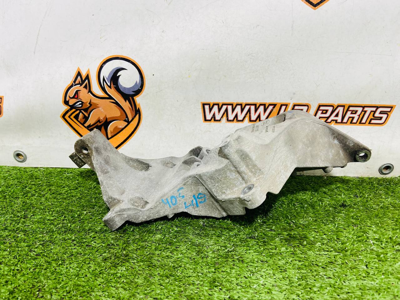LR065741 Generator bracket 2.7TD 3.0TD Range Rover Sport L494 (2014-2022) Used cost 20 € in stock 1 pcs.