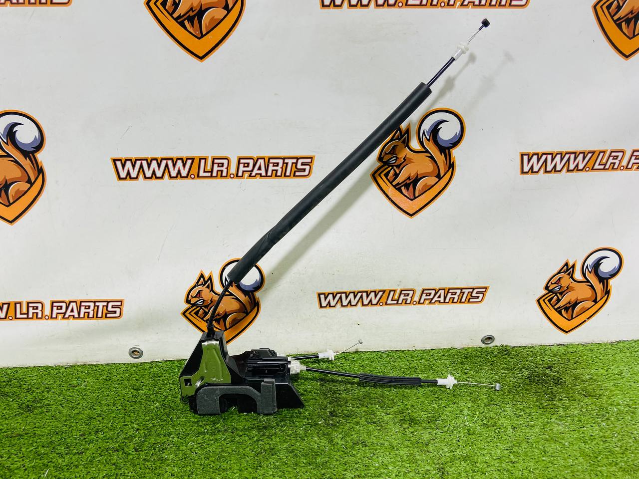 LR070434 Front right door lock for Range Rover Velar L560 (2018-) Used - Image 13