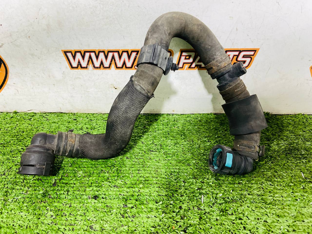 LR091817 Radiator hose (intermediate heat exchanger outlet) Range Rover Velar L560 (2018-) Used - Image 19