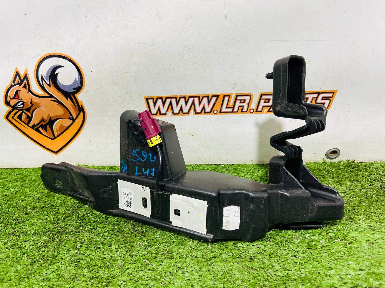 T4K11434 Right rear bumper bracket Kronstein Jaguar I-Pace X590 (2018-) Used cost 35 € in stock 1 pcs.