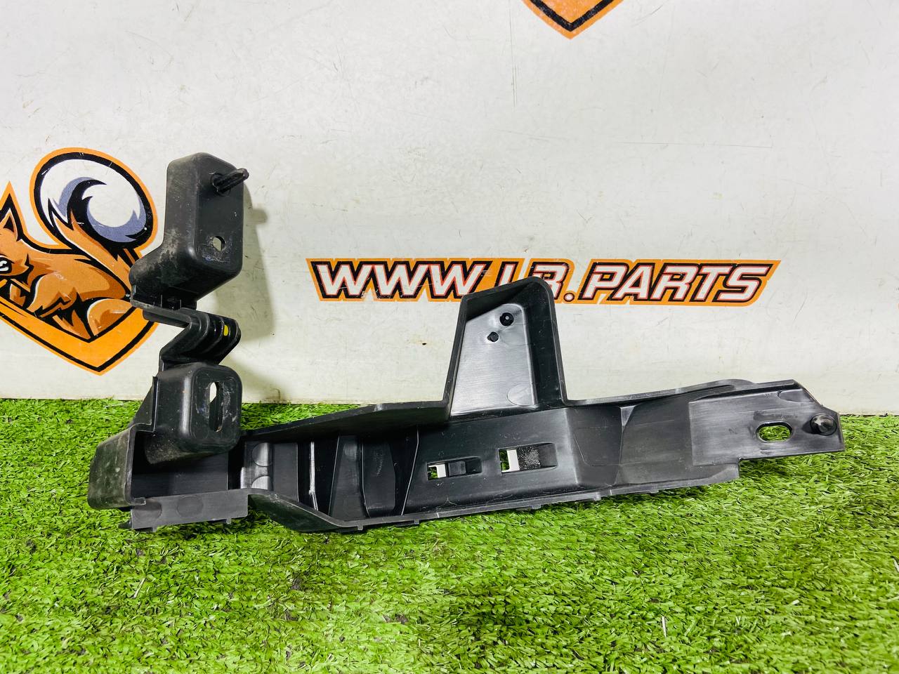 T4K11434 Right rear bumper bracket Kronstein Jaguar I-Pace X590 (2018-) Used cost 35 € in stock 1 pcs.